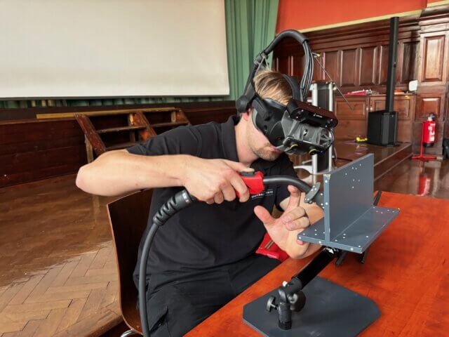 Schweiß-Simulator in Aktion